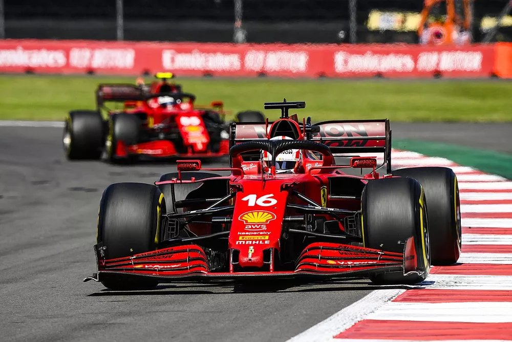 Charles Leclerc, Ferrari SF21, Carlos Sainz Jr., Ferrari SF21