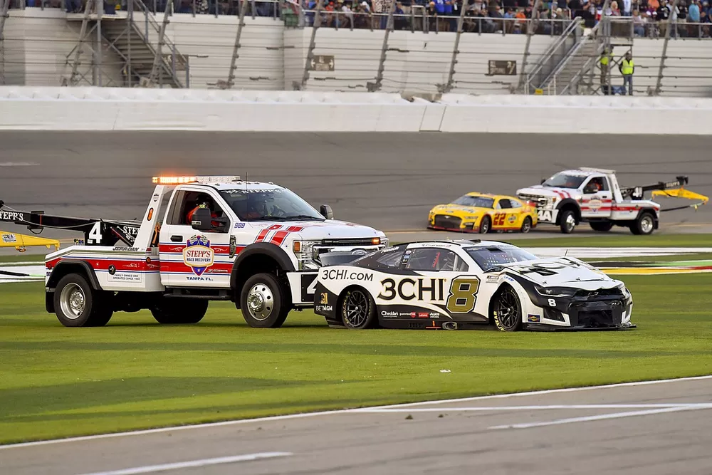 Tyler Reddick, Richard Childress Racing, Chevrolet Camaro 3CHI, crash, Joey Logano, Team Penske, Ford Mustang Shell Pennzoil