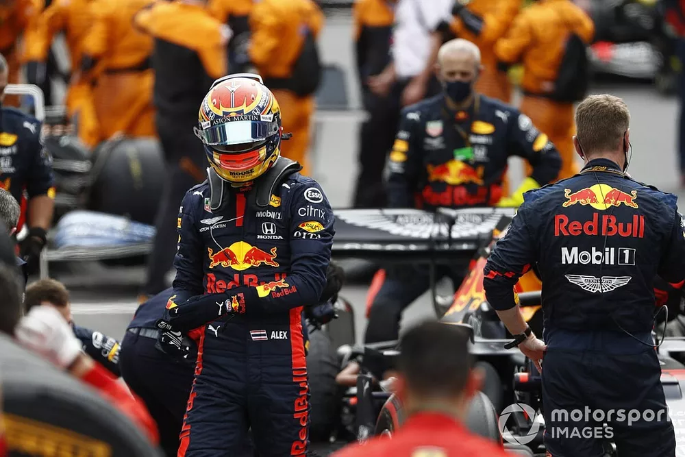 Alex Albon, Red Bull Racing RB16, on the grid