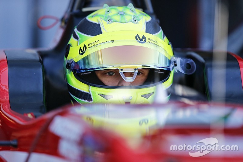 F3: Eriksson nyert, Mick Schumi büntetést kapott