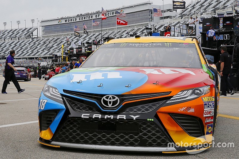 Kyle Busch leads train of Toyotas in Friday's second Cup practice