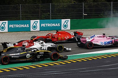 Vettel : "Hamilton ne m'a laissé aucune place"