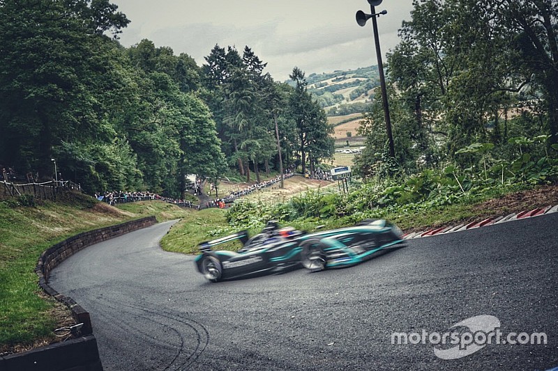 La Jaguar I-Type 2 elettrica ha firmato un nuovo record su una strada in salita!