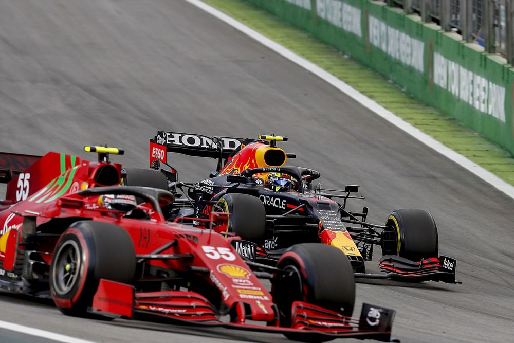 Carlos Sainz Jr, Ferrari SF21, Sergio Pérez, Red Bull Racing RB16B