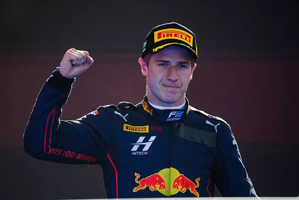 Podio: Juri Vips, Hitech Grand Prix 