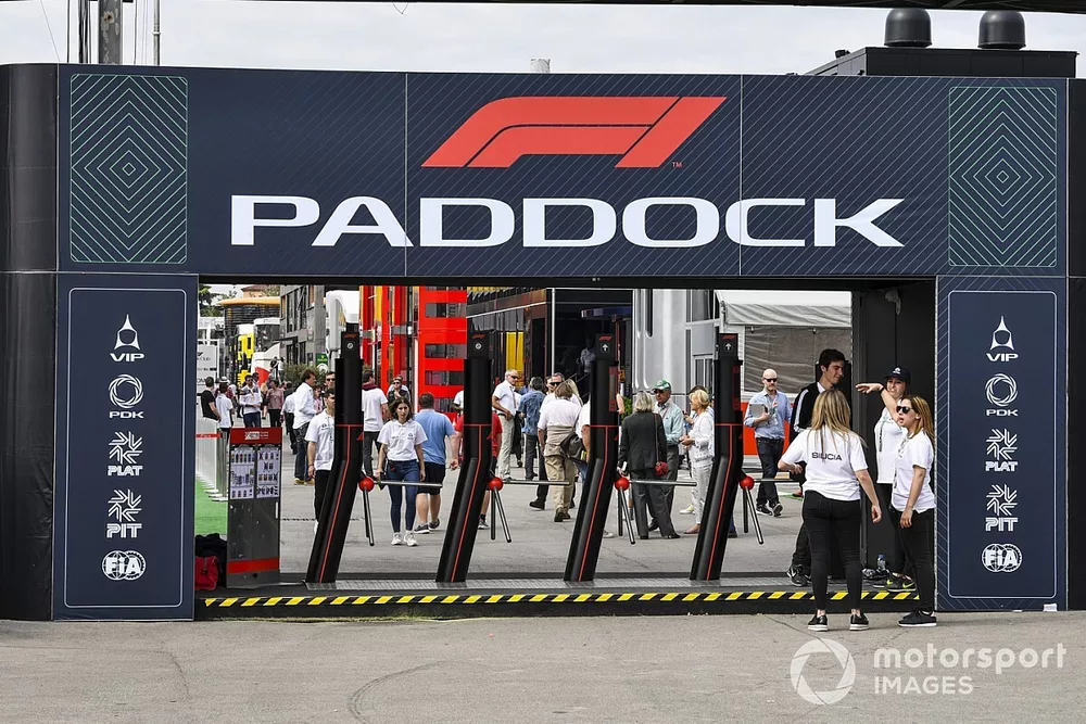 L'entrée du paddock