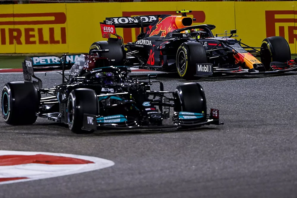 Lewis Hamilton, Mercedes W12, Sergio Perez, Red Bull Racing RB16B