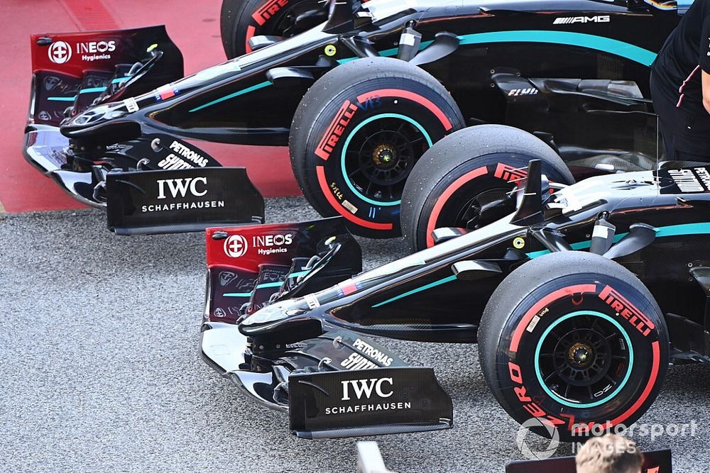 El frente de los monoplazas de Lewis Hamilton, Mercedes F1 W11 EQ Performance, Valtteri Bottas, Mercedes F1 W11 EQ Performance y Max Verstappen, Red Bull Racing RB16 en parc ferme