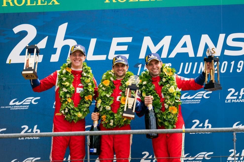 Daniel Serra (ao centro) venceu em Le Mans duas vezes na antiga classe LMGTE-Pro
