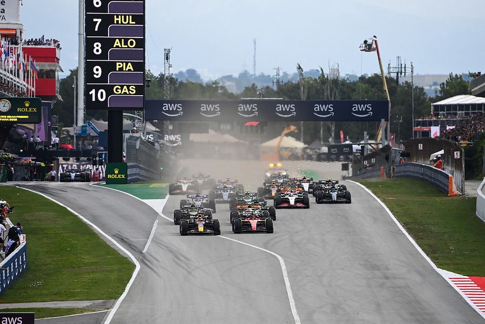 Max Verstappen, Red Bull Racing RB19, Carlos Sainz, Ferrari SF-23, Lewis Hamilton, Mercedes F1 W14, Lance Stroll, Aston Martin AMR23, Lando Norris, McLaren MCL60, the rest of the field at the start