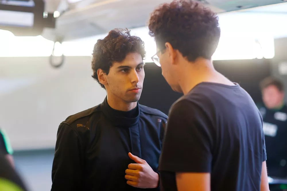Gabriel Bortoleto, Stake F1 Team KICK Sauber, talks with Mattia Binotto, COO and CTO, Stake F1 Team KICK Sauber