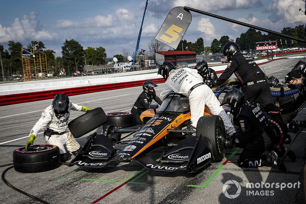 Patricio O'Ward, Arrow McLaren SP Chevrolet, pit stop