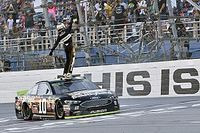 Aric Almirola termina racha sin triunfos con una brillante jornada en Talladega