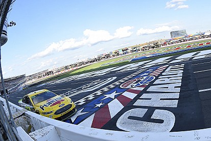 Blaney vê acidente entre Truex e Johnson e vence no Roval