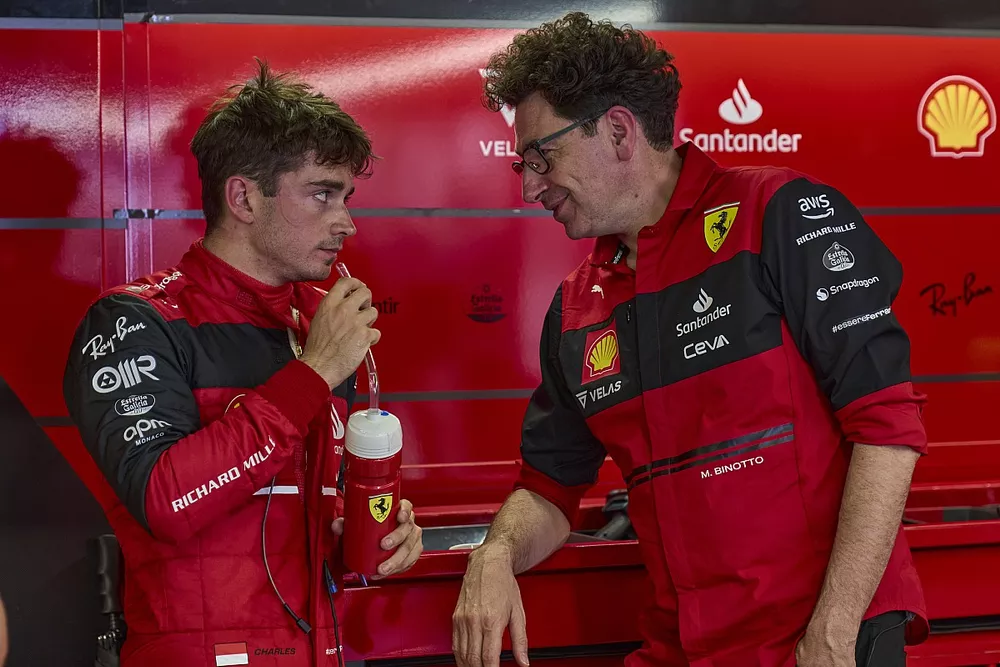 Charles Leclerc, Ferrari, Mattia Binotto, jefe del equipo Ferrari