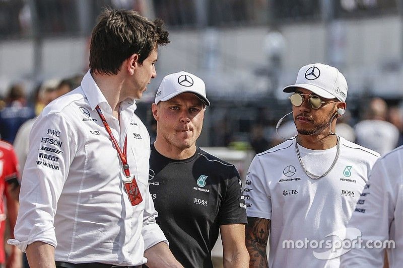 Toto Wolff, directeur exécutif Mercedes AMG F1, Valtteri Bottas, Mercedes AMG F1 et Lewis Hamilton, Mercedes AMG F1