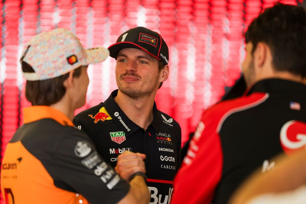 Oscar Piastri, McLaren, Max Verstappen, Red Bull Racing