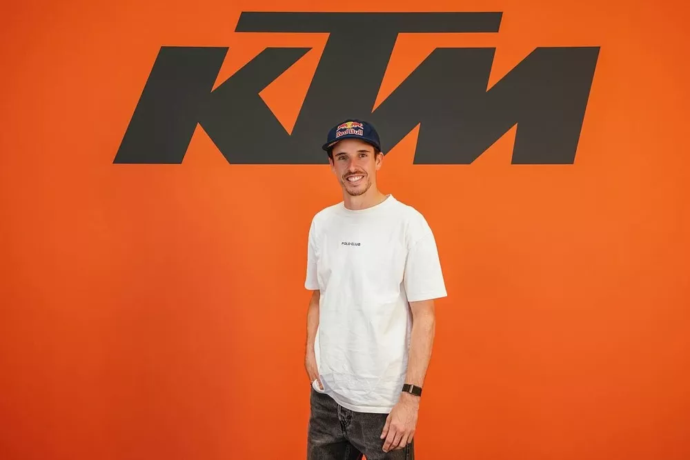 KTM、アレックス・マルケスとの複数年契約締結を発表「バイクを次の