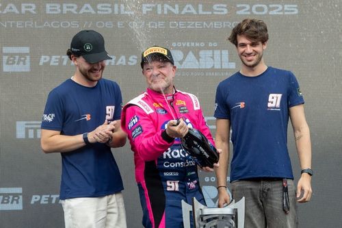 Barrichello fala sobre 'epopeia' do Bahrein at&eacute; S&atilde;o Paulo e se emociona com os filhos na final da NASCAR Brasil