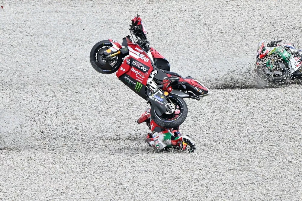 El choque de Johann Zarco, Team LCR Honda, Francesco Bagnaia, Ducati Team