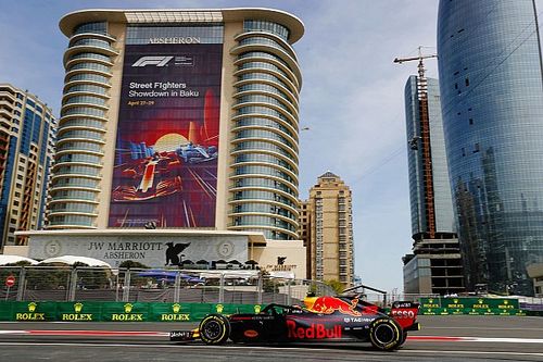 Verstappen explicó el problema que puso fin al viernes de Red Bull en Bakú