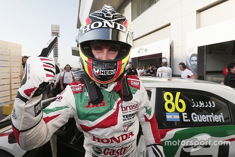 Qatar WTCC: Guerrieri takes pole, Michelisz in trouble