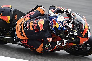 Oliveira gana en Moto2 desde la 11° posición