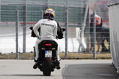 Hamilton touché mais pas coulé à Hockenheim