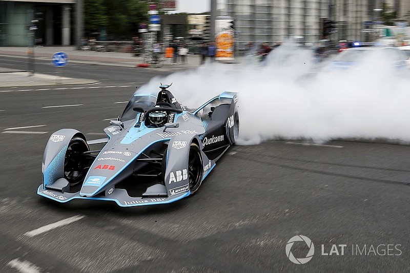 Fotogallery: Rosberg sulla nuova vettura di F.E