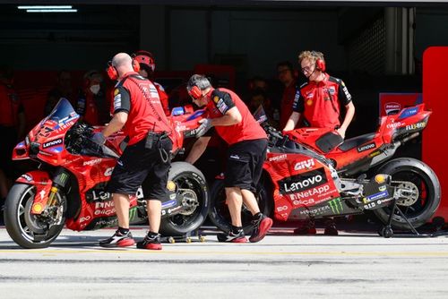 Ducati admite que podría seguir con el motor de 2024 en la GP25