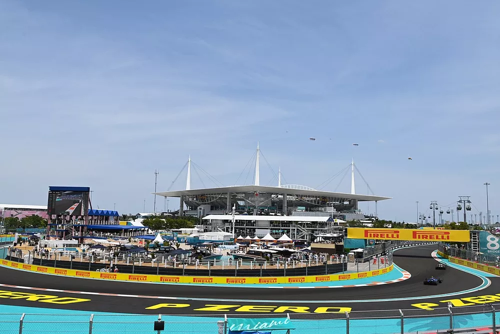 Kevin Magnussen, Haas VF-23, Logan Sargeant, Williams FW45