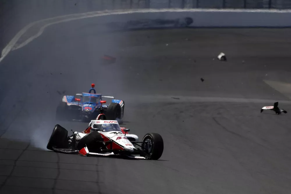 Katherine Legge, Rahal Letterman Lanigan Racing Honda, Stefan Wilson, Dreyer & Reinbold Racing Chevrolet, wreck, crash