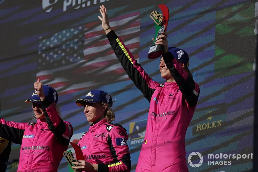 Podio: #85 Iron Dames Porsche 911 RSR - 19: Sarah Bovy, Michelle Gatting, Rahel Frey