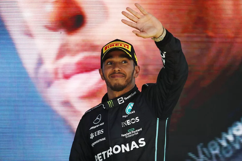 Podio: segundo lugar Lewis Hamilton, Mercedes AMG