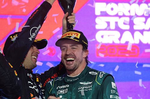 Fernando Alonso recupera su podio de tercer lugar en Arabia Saudí