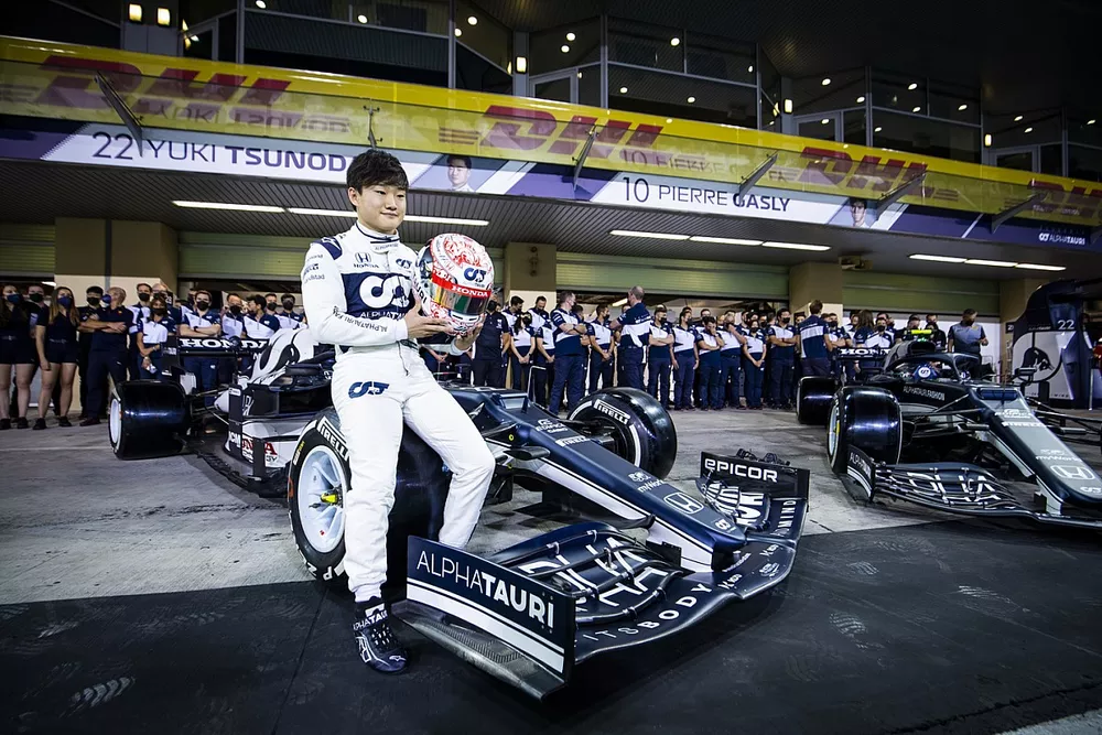 角田裕毅、F1最終戦アブダビGPで”ホンダに感謝”示す特別ヘルメット使用
