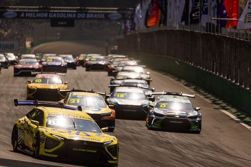 Trabalho, suor e noites em claro: o heroico trabalho dos mecânicos da Stock Car em Interlagos