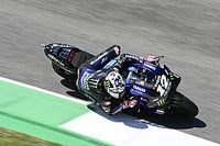 Vi&ntilde;ales celebra su paternidad con el mejor tiempo en el estreno en Mugello