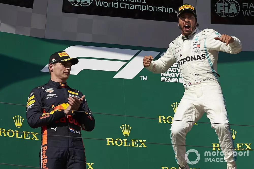 Podio: segundo lugar Max Verstappen, Red Bull Racing, ganador de la carrera Lewis Hamilton, Mercedes AMG F1, y el tercer lugar Sebastian Vettel, Ferrari