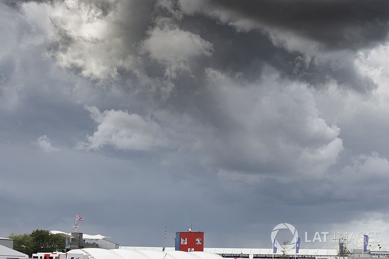 MOTO GP GRAND PRIX DE GRANDE-BRETAGNE 26 AOUT Clouds-1