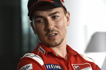 Lorenzo, sol bileğinden ameliyat oldu