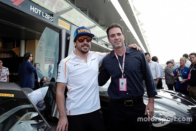 Após teste em simulador, Jimmie Johnson se diz pronto para F1 real