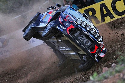 Neuville, İspanya Rallisi'nde takla attı