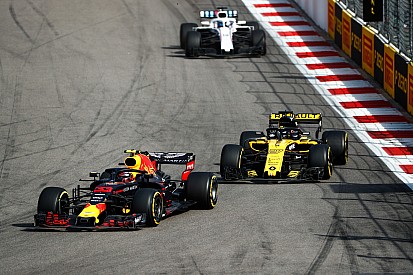 Horner: Verstappen ilk turlarda sanki yağmurda sürüyor gibiydi