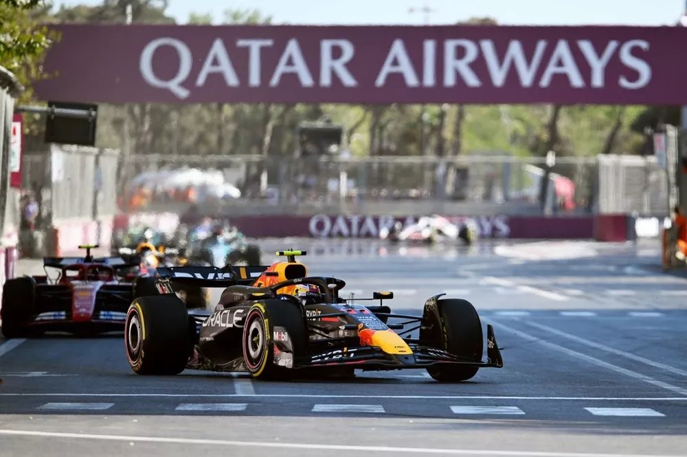Sergio Perez, Red Bull Racing RB20, Carlos Sainz, Ferrari SF-24