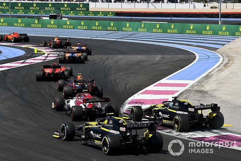 Charles Leclerc, Ferrari SF90, Max Verstappen, Red Bull Racing RB15, Carlos Sainz Jr., McLaren MCL34, Lando Norris, McLaren MCL34, Sebastian Vettel, Ferrari SF90, Pierre Gasly, Red Bull Racing RB15, Antonio Giovinazzi, Alfa Romeo Racing C38, Daniel Ricciardo, Renault F1 Team R.S.19, y Nico Hulkenberg, Renault F1 Team R.S. 19, en la vuelta de formación