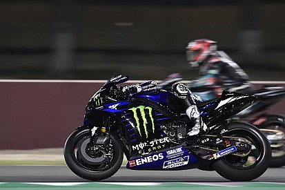 Viñales y Rins lideran el estreno del test de Qatar; Lorenzo, a dos segundos