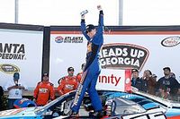 Kyle gana en Atlanta; Su&aacute;rez asciende a subl&iacute;der de temporada de Xfinity