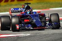 Kvyat sintió que el coche "se conducía por su cuenta"