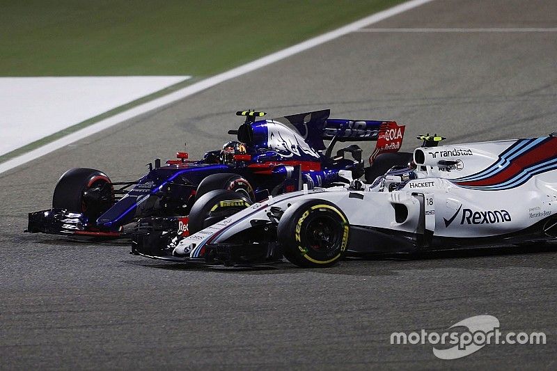 Carlos Sainz Jr., Scuderia Toro Rosso STR12, batalla con Lance Stroll, Williams FW40